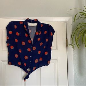 Crop tied front shirt navy blue w/ tomato pattern